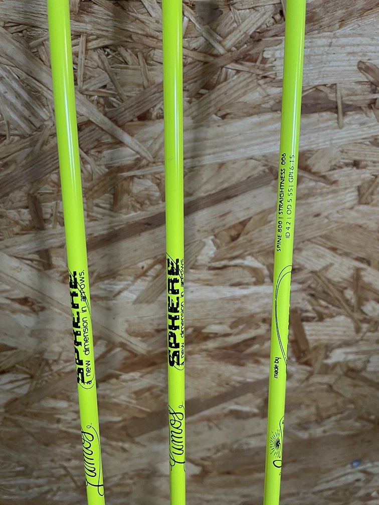 Komplettpfeil | SPHERE Lumos 4.2 - Neon Gelb - Carbon - Naturfedern | Spine 800 – Bild 3